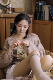 阳光中的裸女